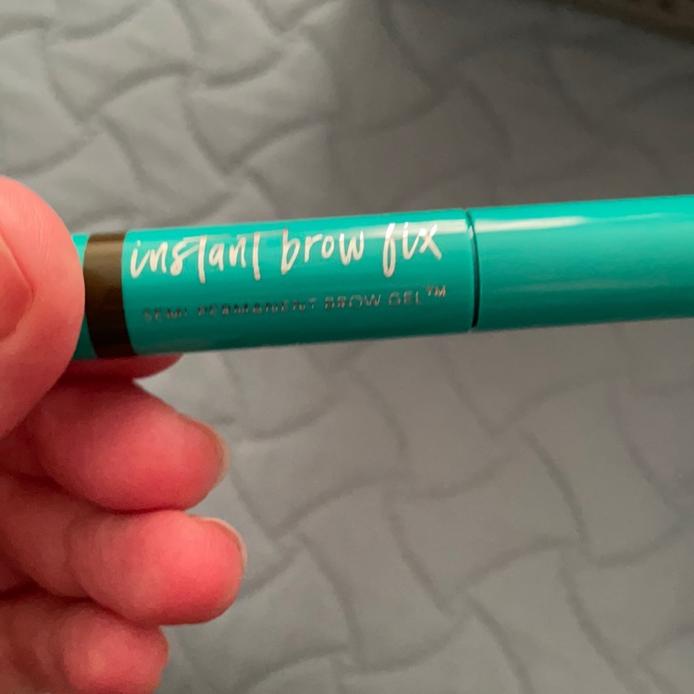 Thrive causemetics Brow gel